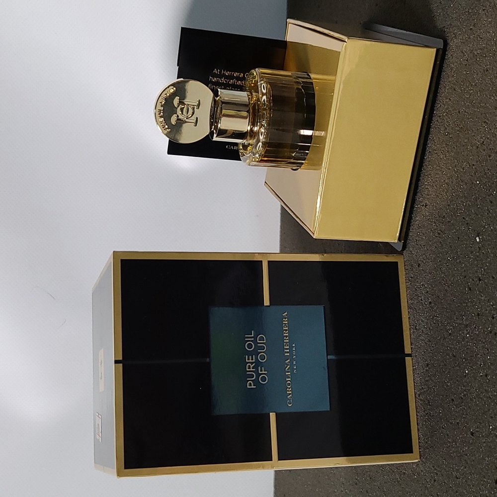 Carolina Herrera New York pure oil of oud